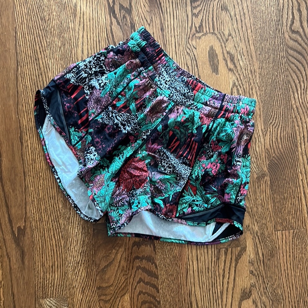 Lululemon hotty hot jungle print shorts
